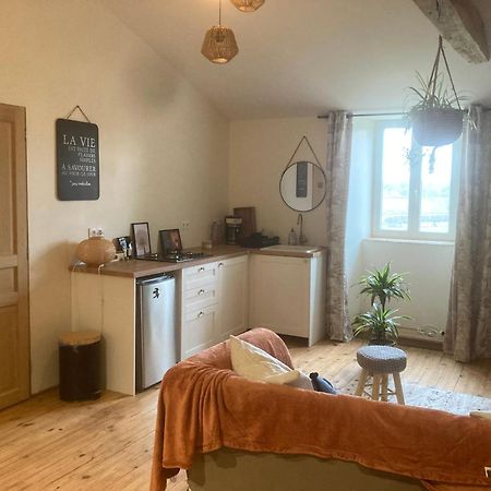 Premier Etage D Une Jolie Maison A La Campagne Montravers Exteriör bild