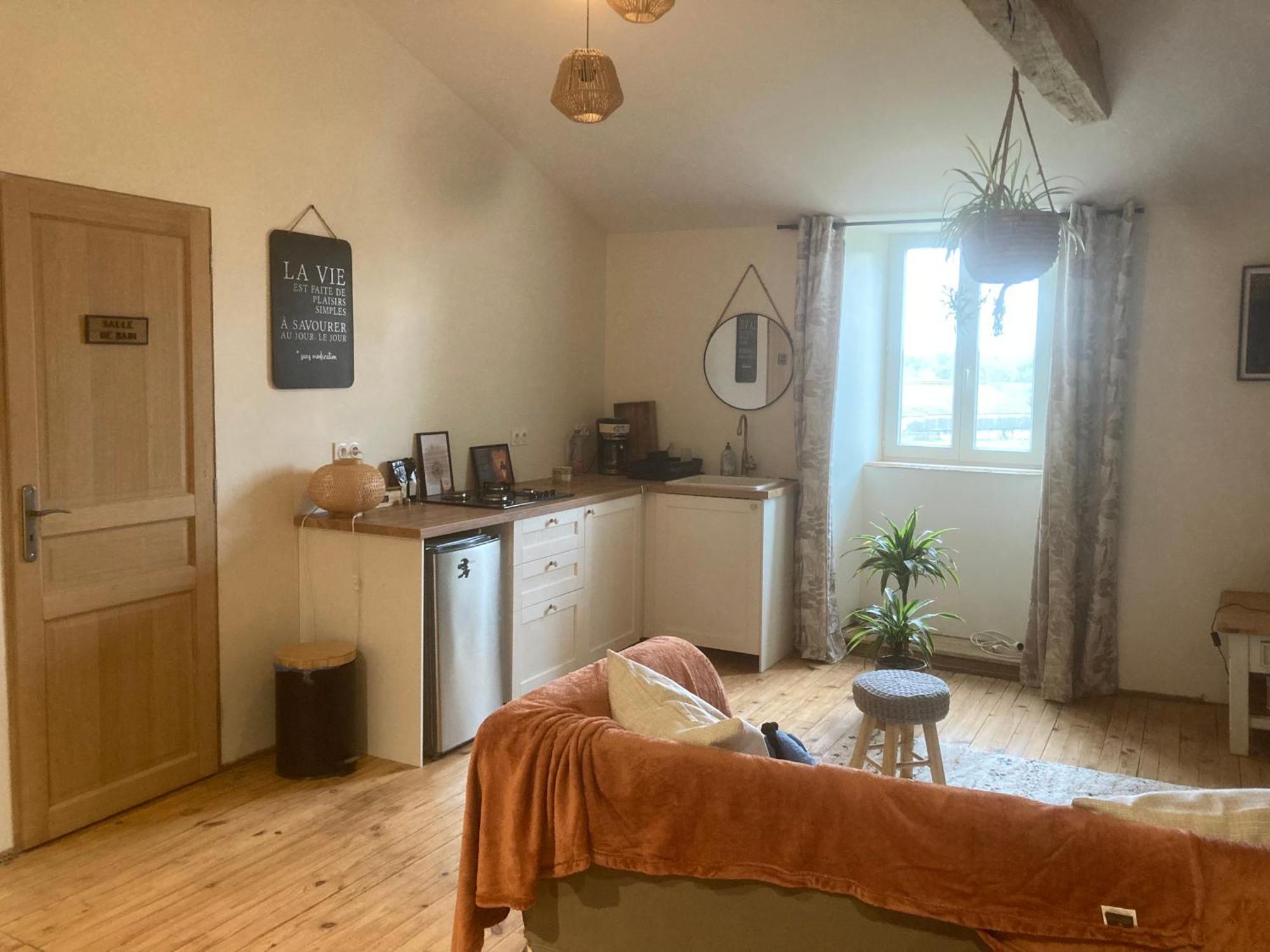 Premier Etage D Une Jolie Maison A La Campagne Montravers Exteriör bild